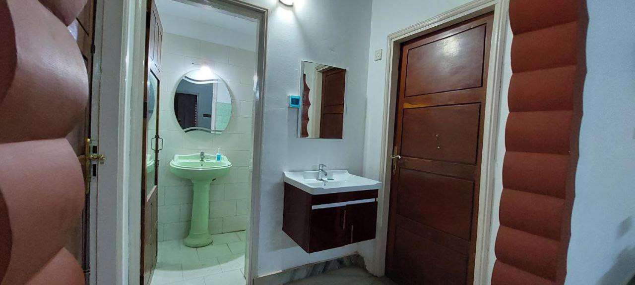 Jinan Palace Guest House Jinan Palace Guest House Nedumbassery Exterior foto